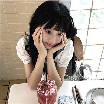 拿针的女孩